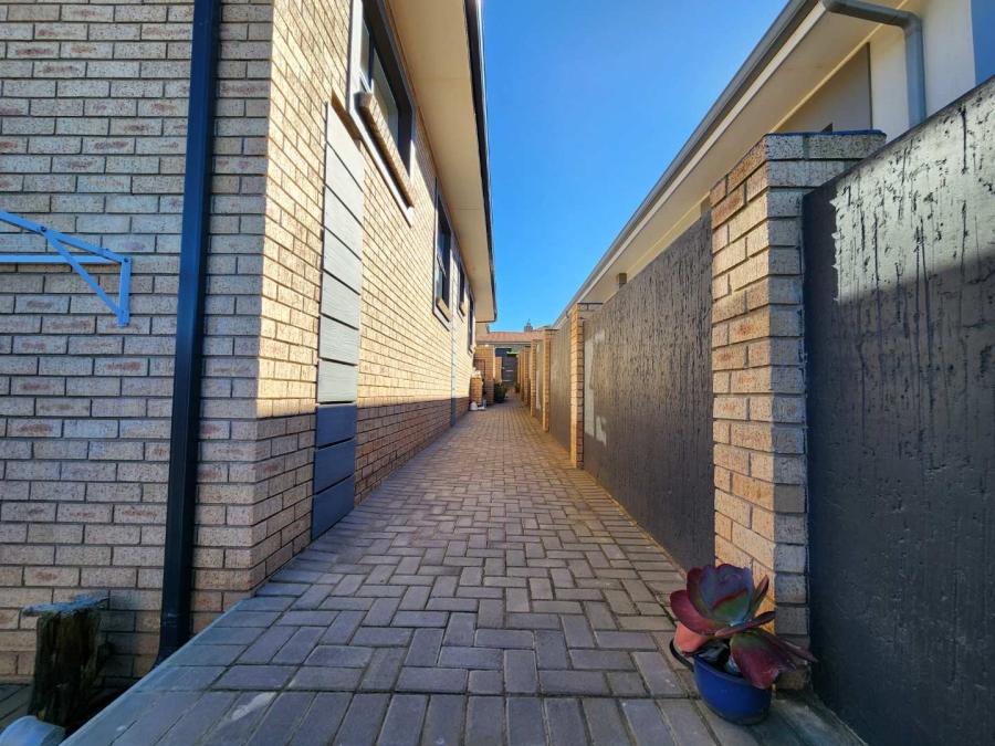 3 Bedroom Property for Sale in Monte Christo Western Cape